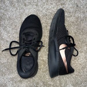 Size 7 Nike Black and Rose Gold Tennis Shoes